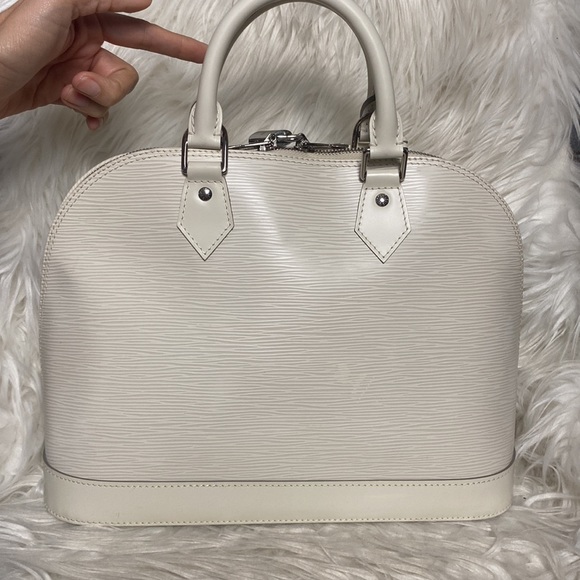 *SOLD**Retail 2570* Louis Vuitton Epi Alma - Picture 4 of 12